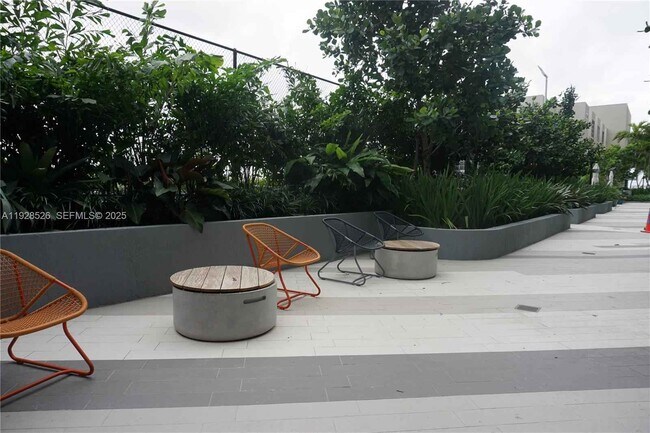 Building Photo - 121 NE 34th St