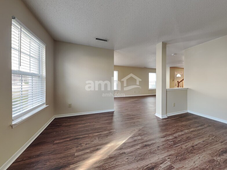 Building Photo - 13342 Allegiance Dr