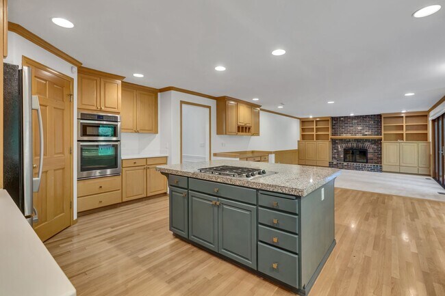 Building Photo - 16323 NE 50th Way