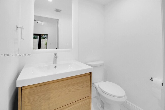 Building Photo - 3204 Bird Ave