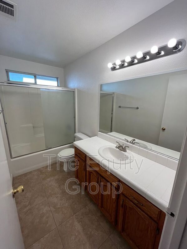 Building Photo - 3510 E Roosevelt Ave