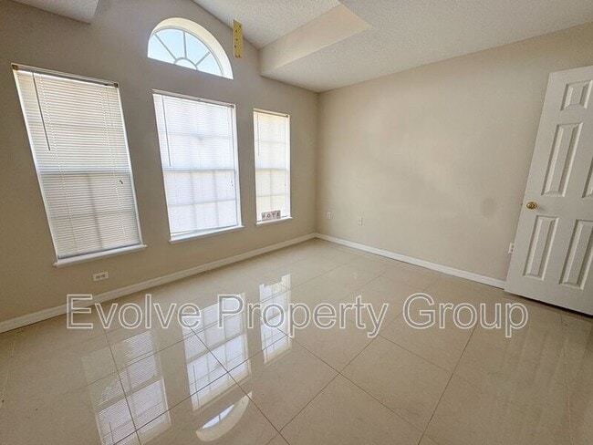 Building Photo - 21 Llanes Pl