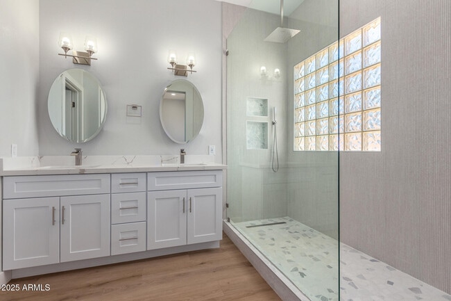 Building Photo - 13711 W Tara Ln