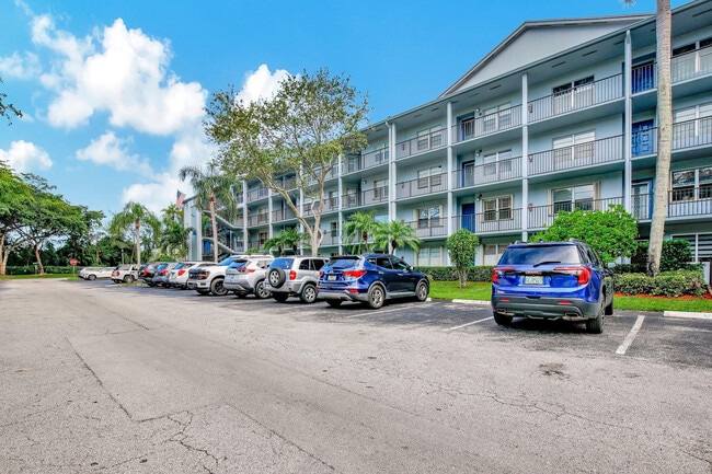 Building Photo - 12500 SW 5th Ct