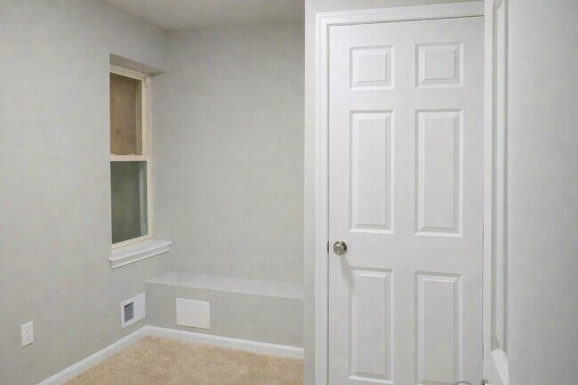 Building Photo - 501 N Patterson Park Ave