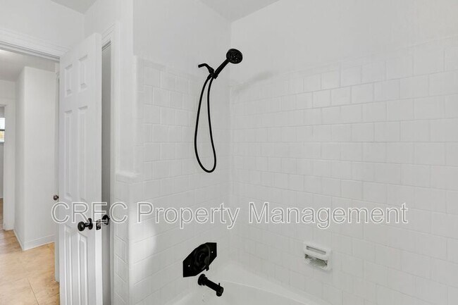 Building Photo - 1639 Memminger Ave