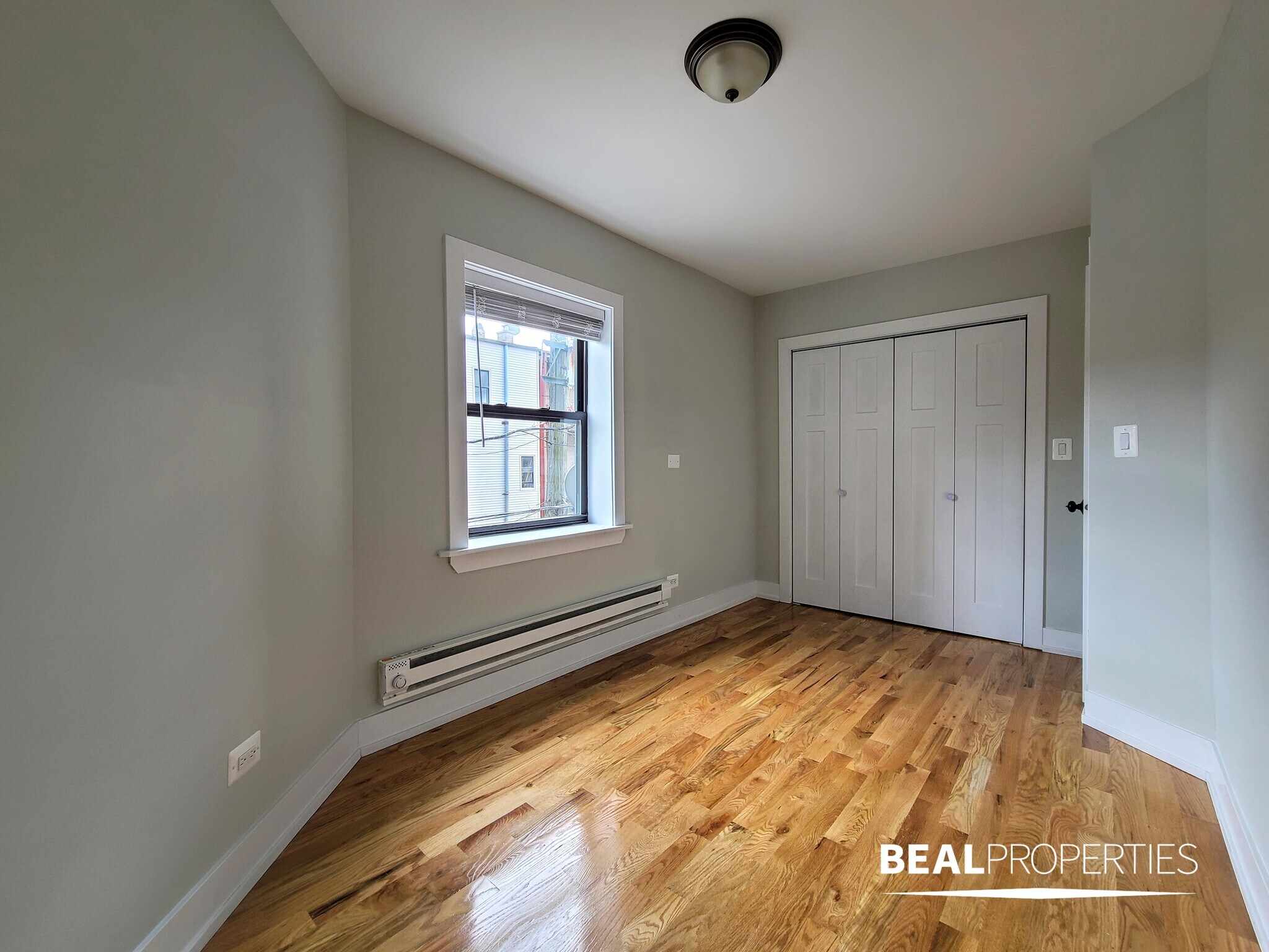 Building Photo - 819 W Cornelia Ave