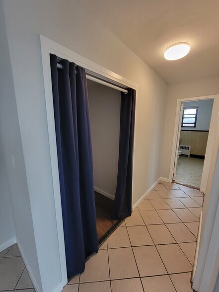 Building Photo - 11720 Edgewater Dr
