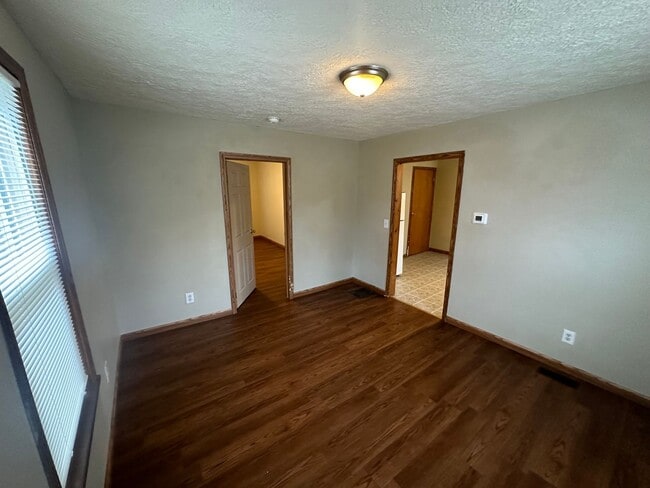 Building Photo - mcc320