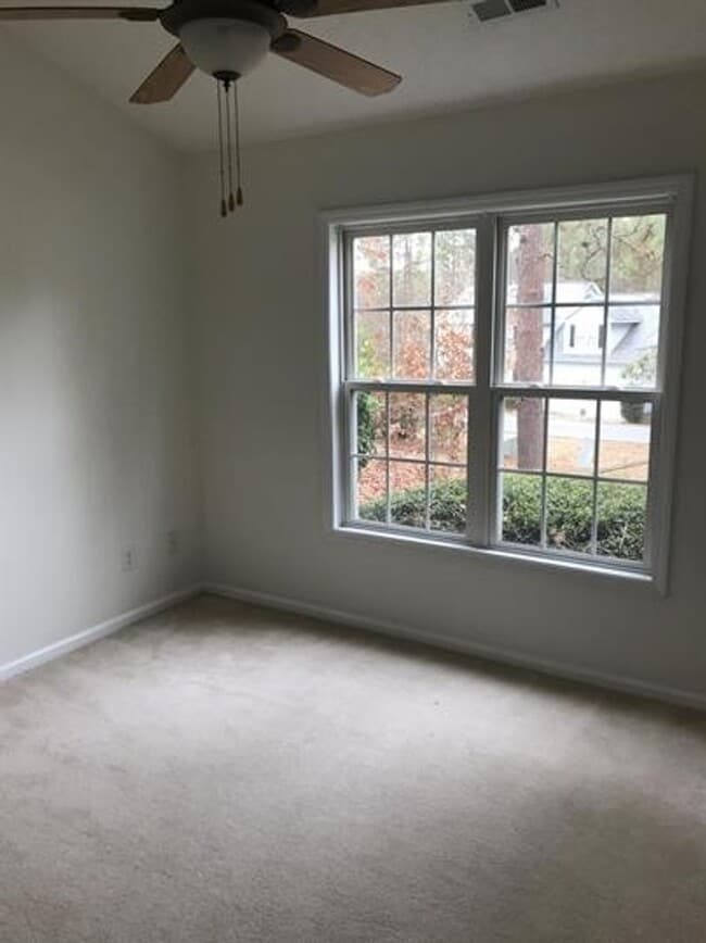 Building Photo - Carolina Lakes!!