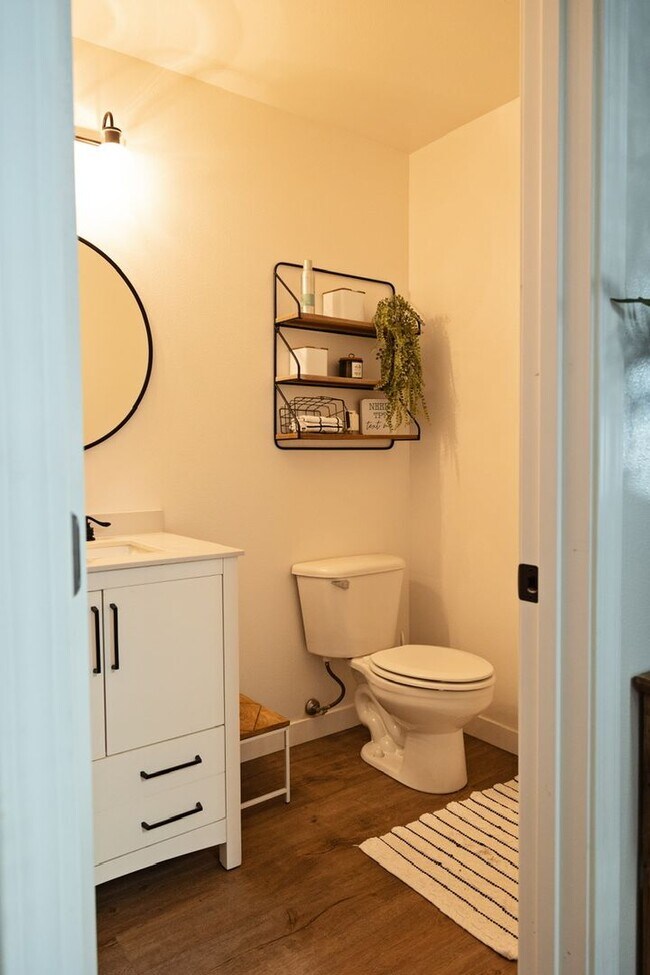 Building Photo - Updated 4 Bedroom DuPont Home for Rent