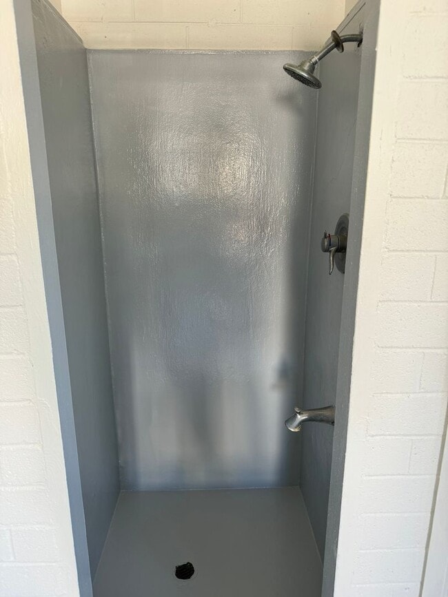 Building Photo - Maunawai Apts