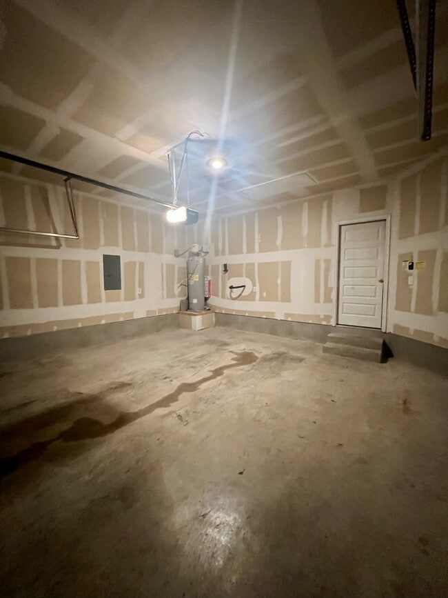 Building Photo - 596 Jennifer Wy