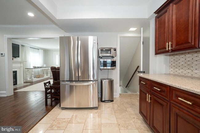 Building Photo - 227 E Hathaway Ln