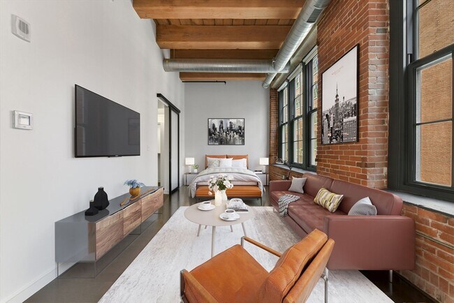 Building Photo - 319 A St