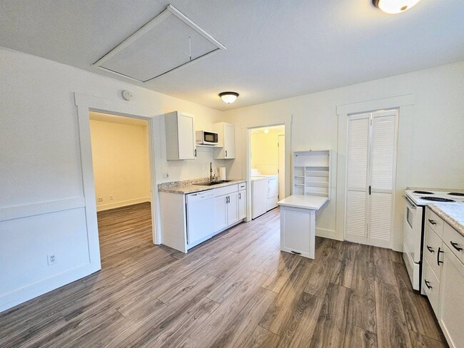 Building Photo - 508 Binghampton St