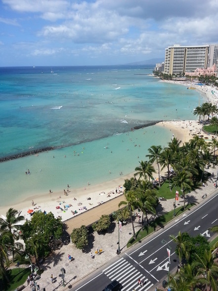 Building Photo - 2500 Kalakaua Ave