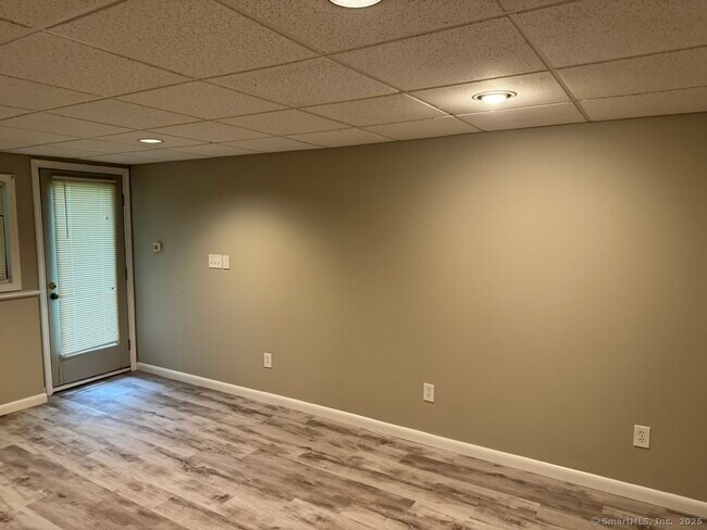 Building Photo - 42 Uplands Way