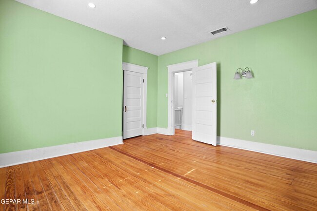 Building Photo - 711 Upson Dr