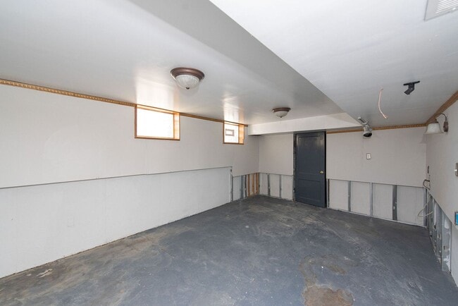 Building Photo - 3071 Neisel Ave