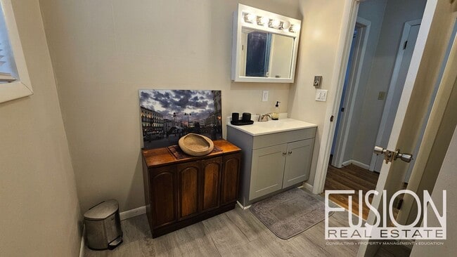 Building Photo - 140-142 Pine St