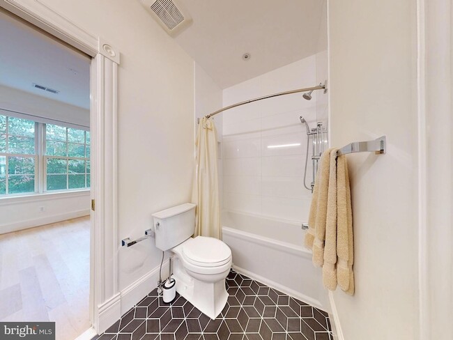 Building Photo - 1808 Riggs Pl NW