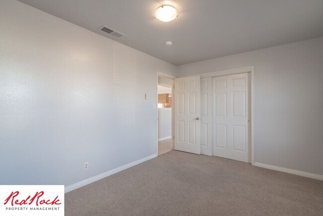 Building Photo - 237 N Scenic Dr W