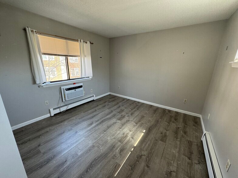 Building Photo - 60 Plainfield Ave