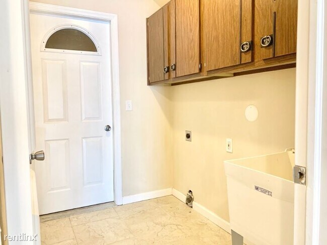 Building Photo - 3 br, 3 bath Townhome - 2314 W Bancroft Ct