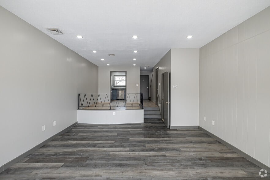 Townhouse - 2BR, 1.5BA - Living Room - Wedgewood Apartments