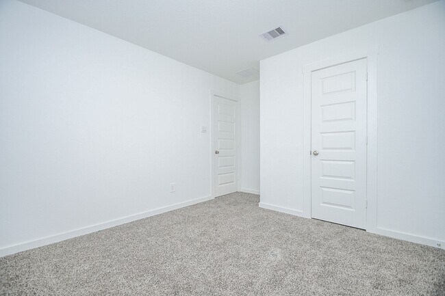Building Photo - 30030 Gallatin River Ln