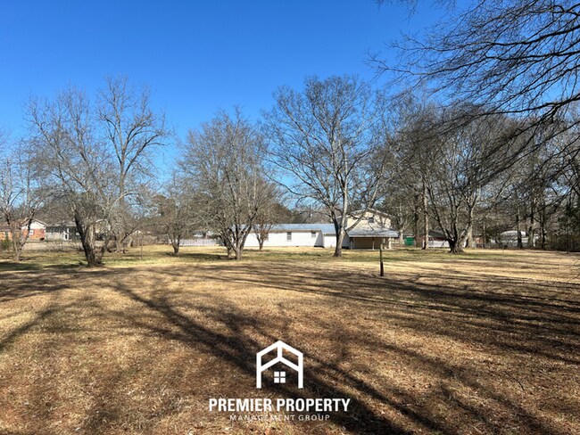 Building Photo - Spacious 4BR Decatur Home Near Huntsville w/ Vaulted Ceilings, 2-Car Garage & Fenced Yard