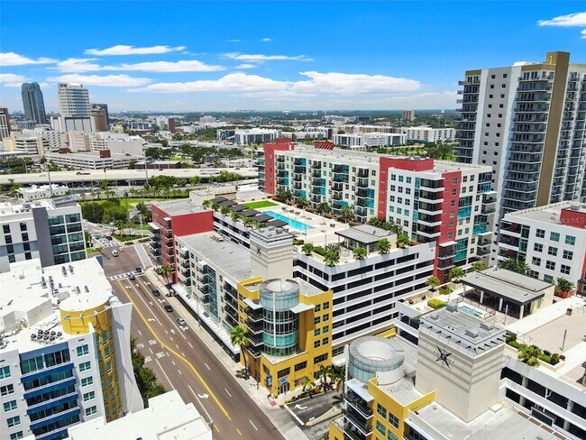 Building Photo - 1208 E Kennedy Blvd