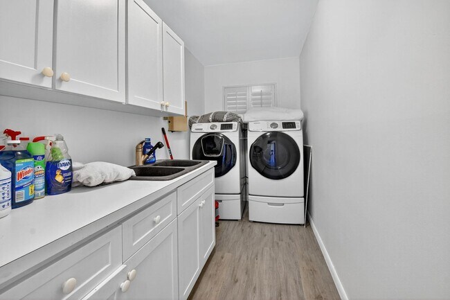 Building Photo - 1599 NW 14th Ave