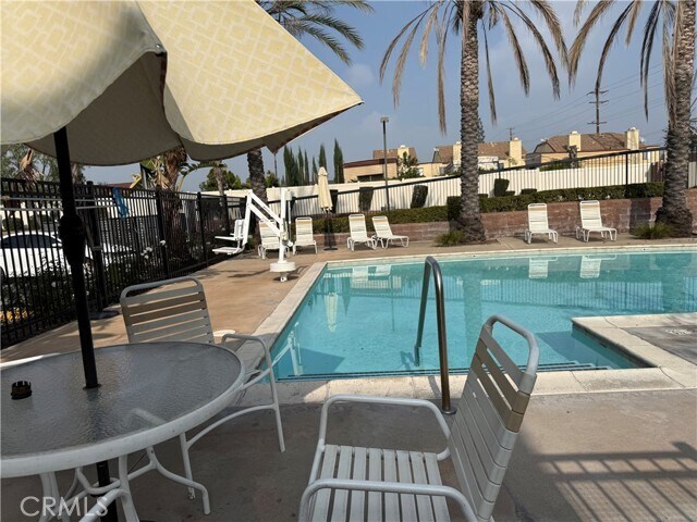 Building Photo - 717 S Azusa Ave