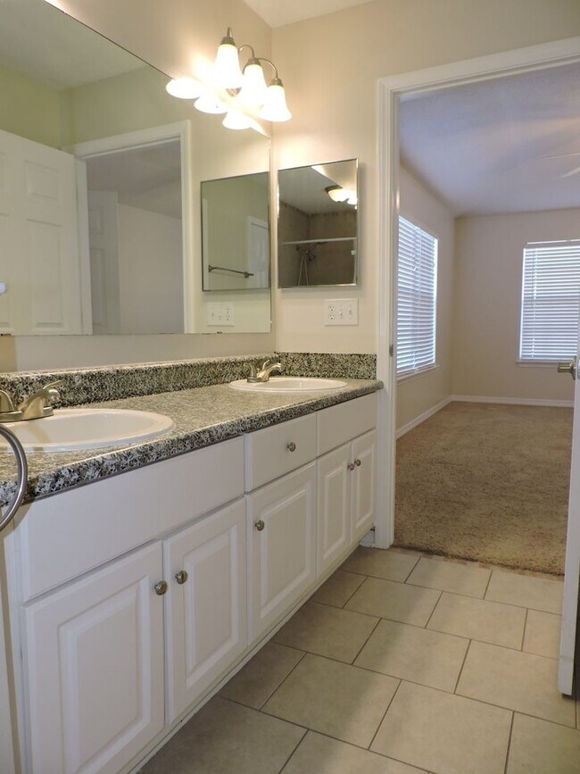 Building Photo - Easy access to shopping, interstate & Navy Federal complex!