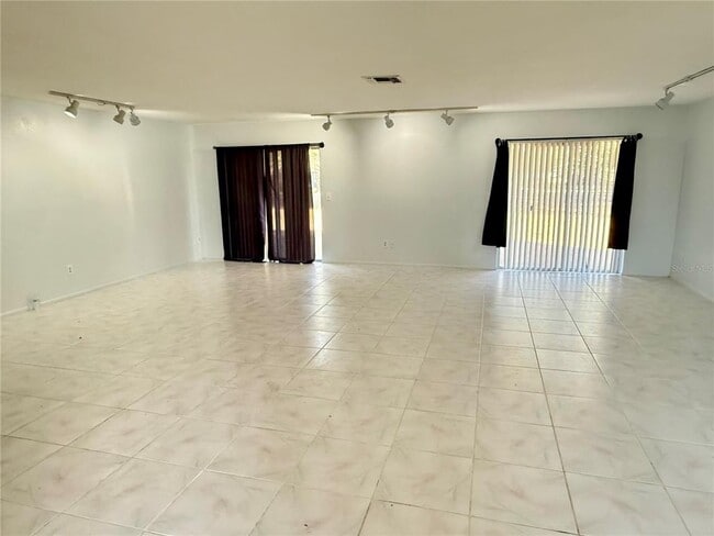 Building Photo - 10159 Crown Ct