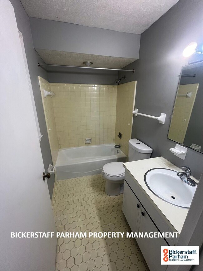 Building Photo - 4661 Acorn St