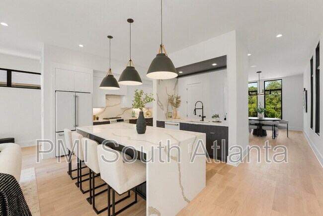 Building Photo - 194 E Lake Terrace SE