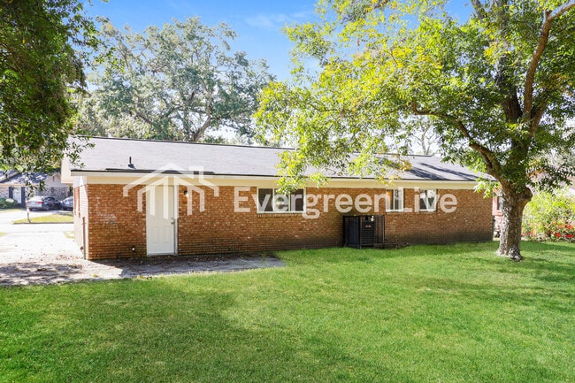 Building Photo - 3609 Massoit Dr