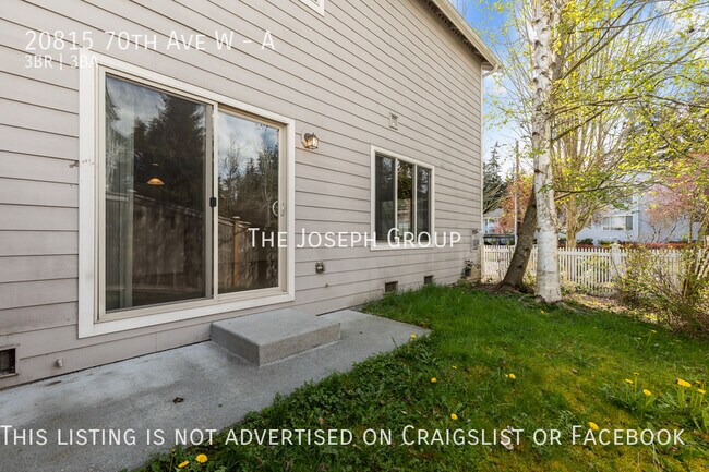 Building Photo - Sun-filled 3 bed/2.5 bath in Lynnwood!