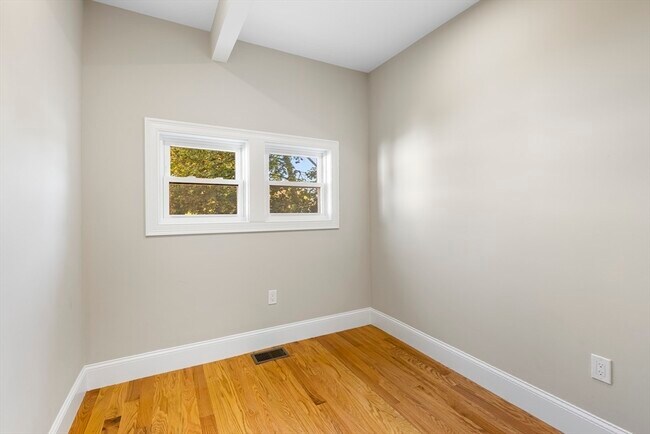 Building Photo - 31 Woodale Ave