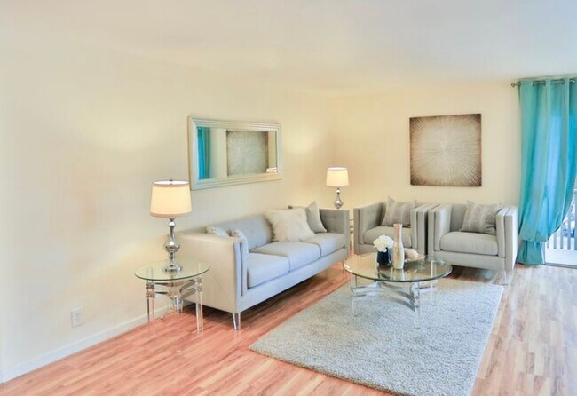 Building Photo - 280 Easy St