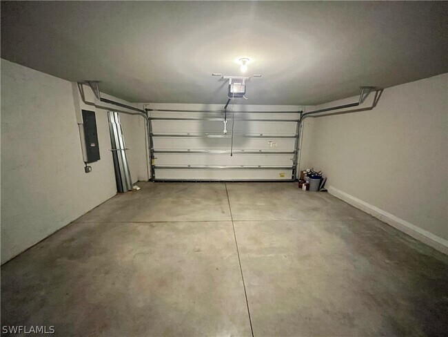 Building Photo - 5029 S Rosebud Cir