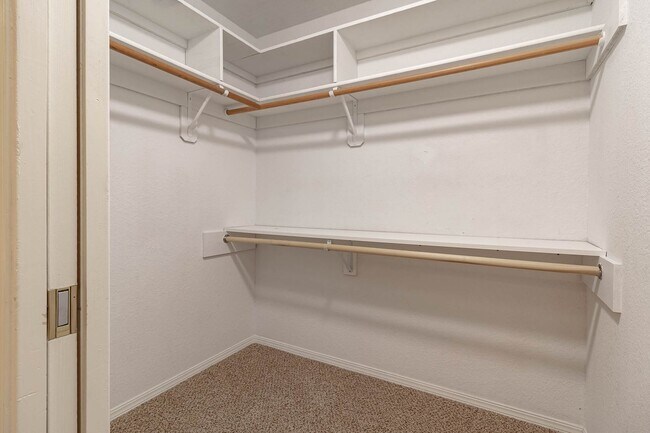 Building Photo - Two story home located near major shopping and restaurants!