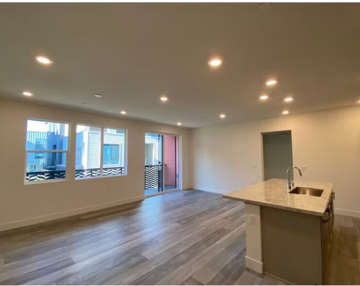 Building Photo - 3893 Quantum Dr