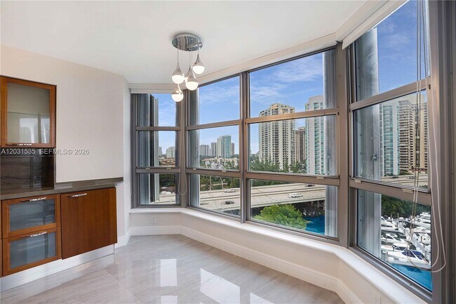 Building Photo - 3500 Mystic Pointe Dr