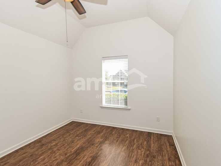 Building Photo - 2905 Mount Pleasant S