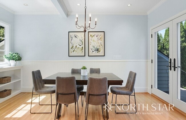 Building Photo - Live in a National Historic Home