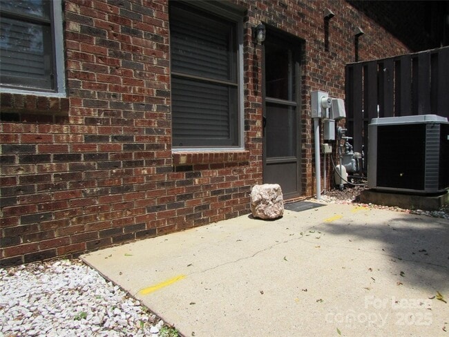 Building Photo - 266 N Kelly St
